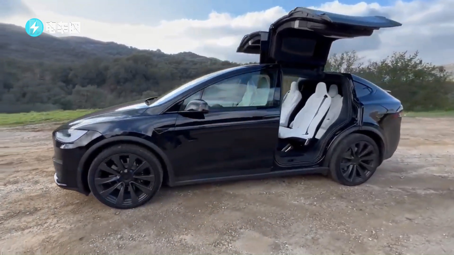 特斯拉 Model X Plaid挑戰(zhàn)2.3秒零百加速！