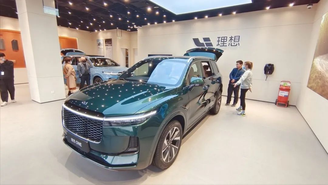 理想汽車2021年營收銷量雙創(chuàng)新高，四季度扭虧為盈