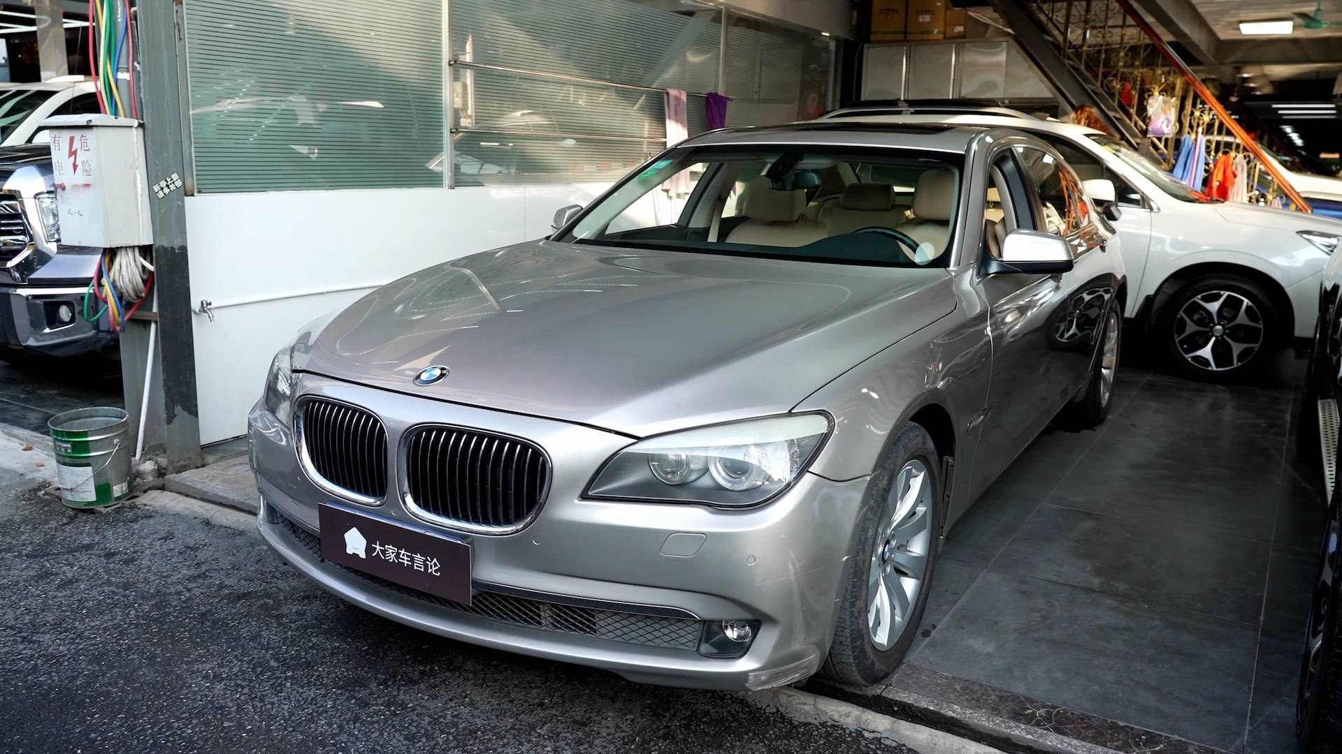李立山探寶馬二手車店，低配雅閣的錢買曾經(jīng)的百萬豪車