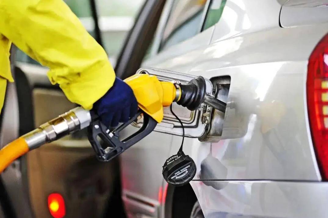 油价上涨，新能源车价也涨，如何避坑？