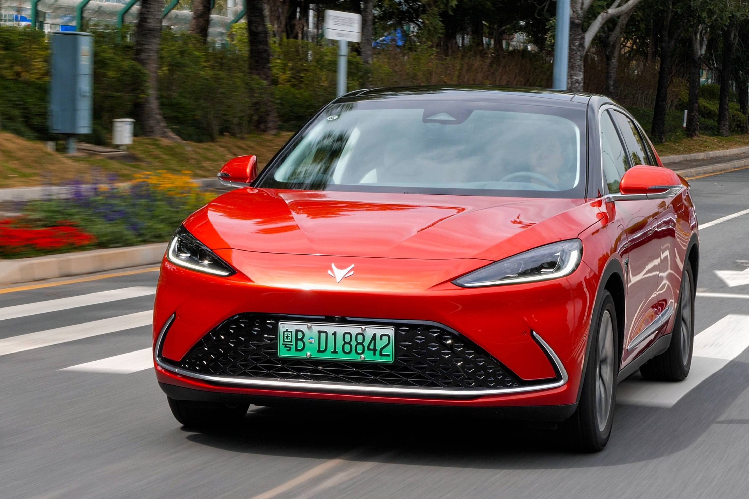 30萬買電動車!對比Model Y后,為何選了極狐阿爾法S?
