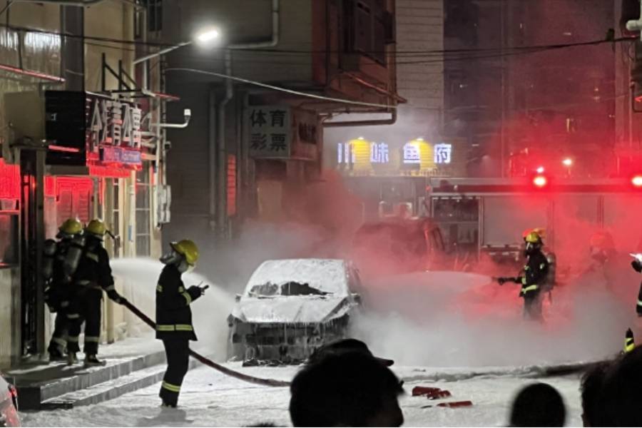 小鵬汽車深夜?jié)鉄熕钠稹白匀肌睙龤В」俜骄o急回應(yīng)！