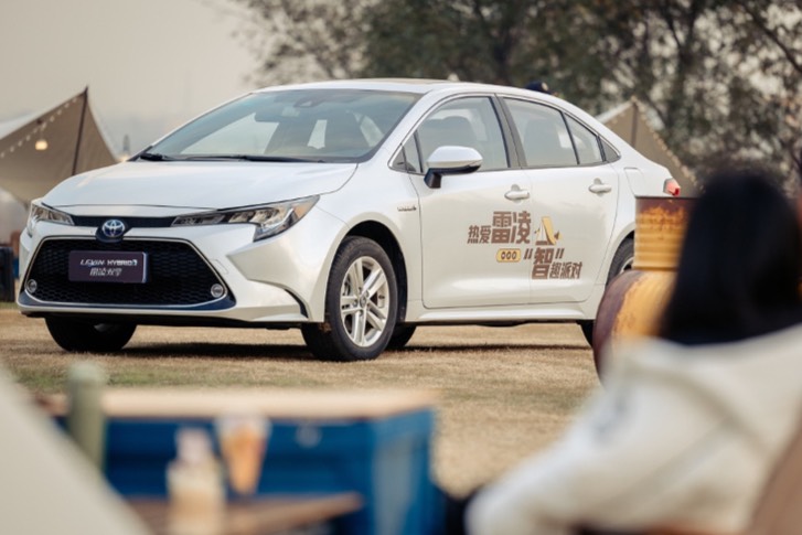 油價(jià)高企、電車提價(jià)，更適合年輕人的混動(dòng)車型叫雷凌雙擎