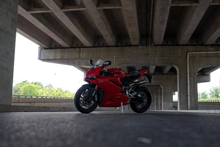 颜控派？那你一定认识Ta！试驾杜卡迪959 Panigale