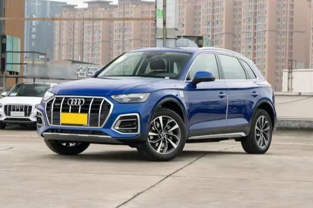 奥迪Q5L中型SUV，配2.0T发动机，造型稳重，适合家用