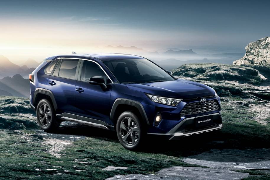 越己 阅世界 一汽丰田RAV4荣放2022款强劲登场