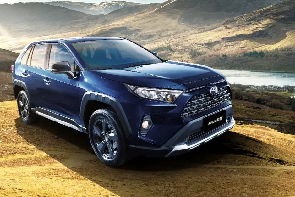 越己 阅世界 一汽丰田RAV4荣放2022款强劲登场