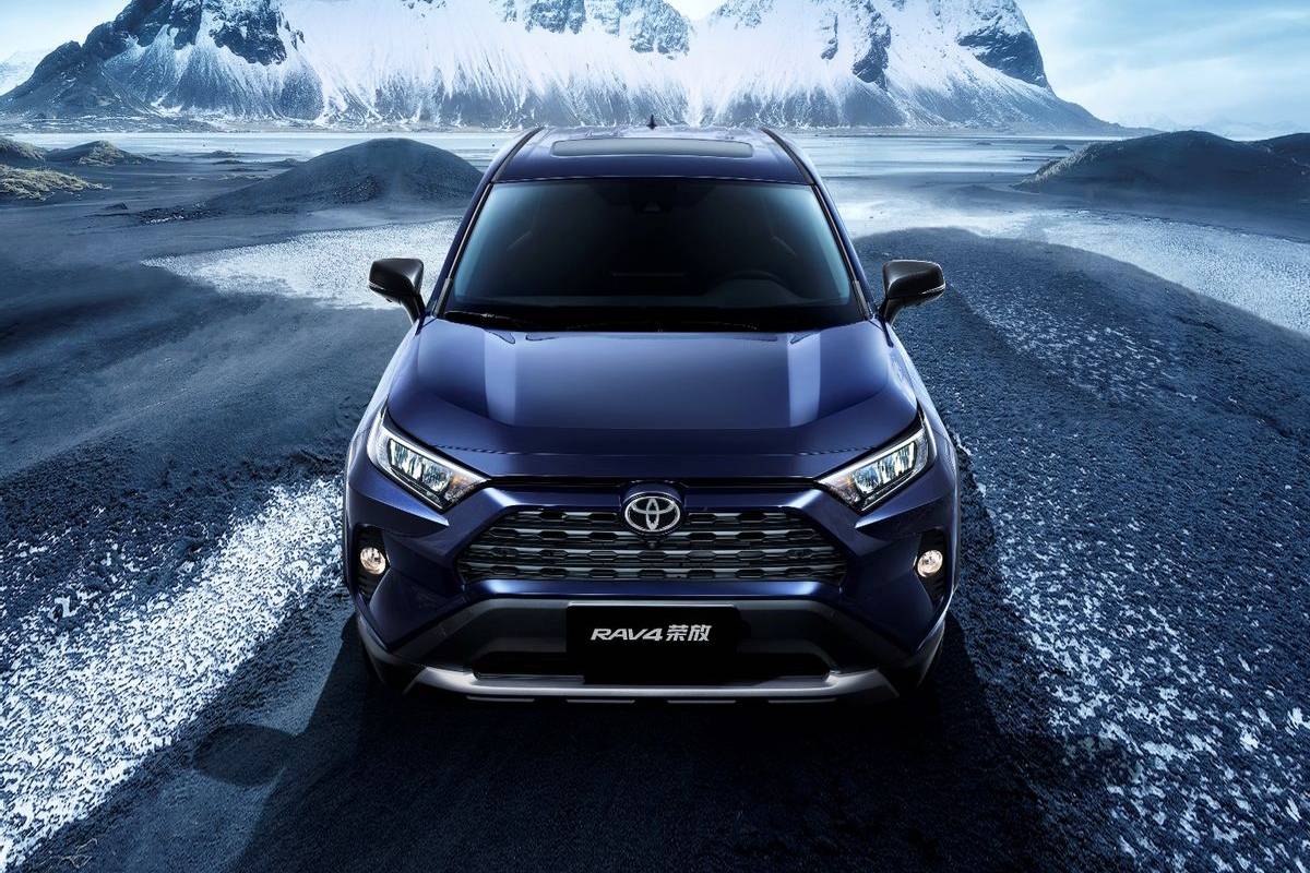 越己 阅世界 一汽丰田RAV4荣放2022款强劲登场