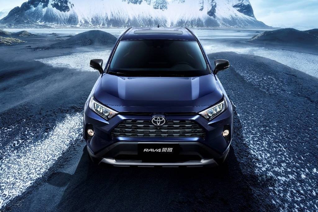 越己 阅世界 一汽丰田RAV4荣放2022款强劲登场