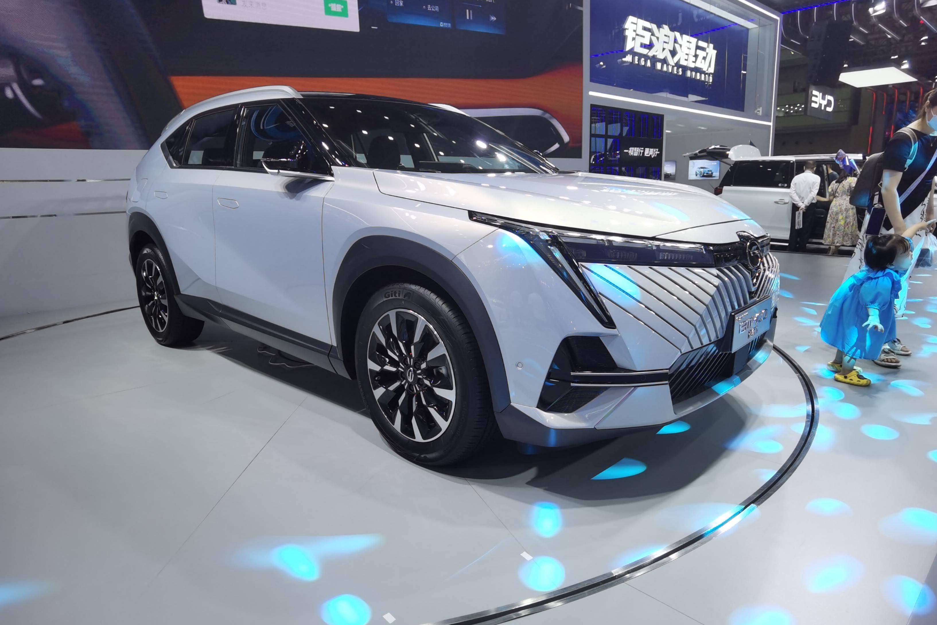 廣汽傳祺GMC 2.0首款SUV車型—傳祺影酷亮相粵港澳車展