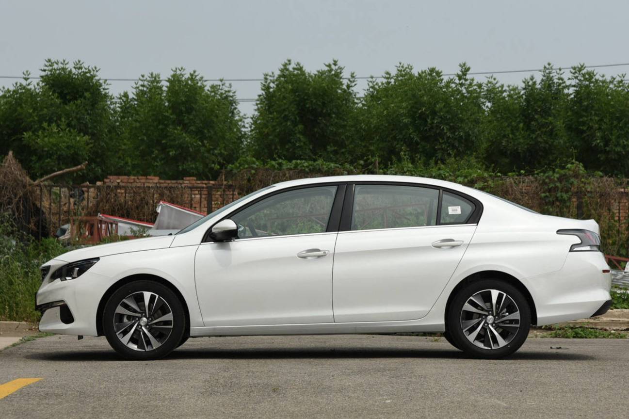 全新標致408內飾曝光,新品牌LOGO沒有缺席,6月8將發布