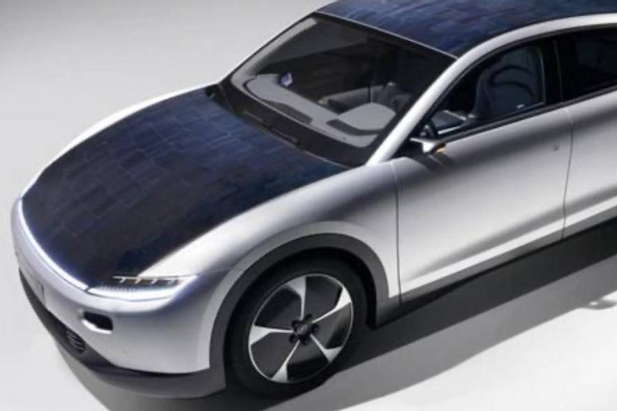 全球首款量产版太阳能汽车，每天行驶35km可7个月不充电