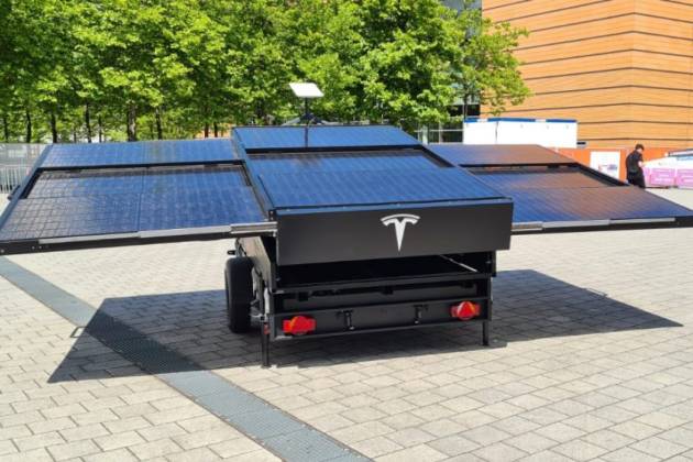 特斯拉首次展示太阳能增程拖车原型 配备卫星互联网接收器
