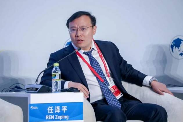 他明明可以直接從我口袋搶錢，卻告訴我快買入新能源