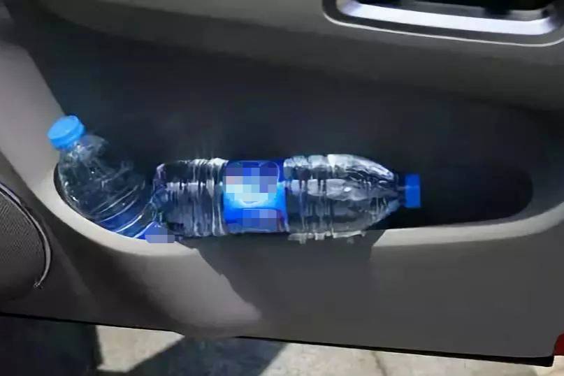 夏天放车里的矿泉水能不能喝？瓶子上的这个标志一定要留意……