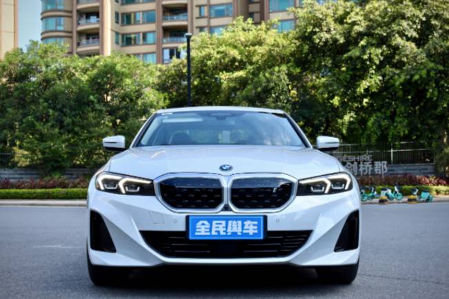 燃油或纯电？如何在电动时代定义驾控新标杆|全新BMW i3