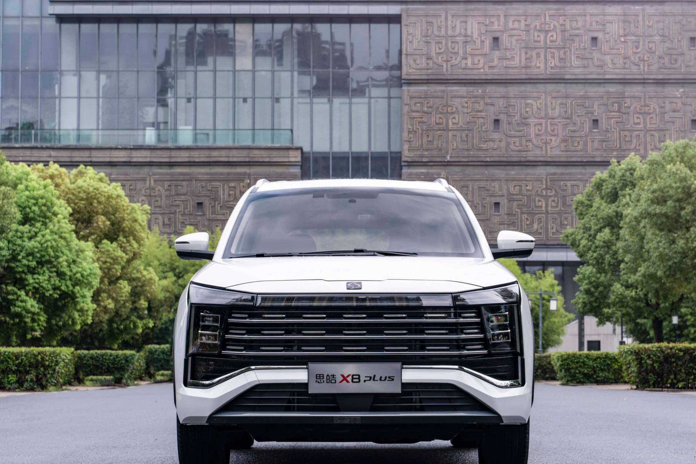 “無(wú)界美學(xué)”設(shè)計(jì)，思皓X8 PLUS成都車展首發(fā)亮相!