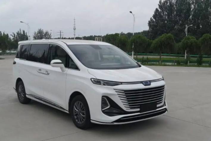 一汽奔騰中大型MPV曝光，2.0T發(fā)動(dòng)機(jī)，軸距3.2米！