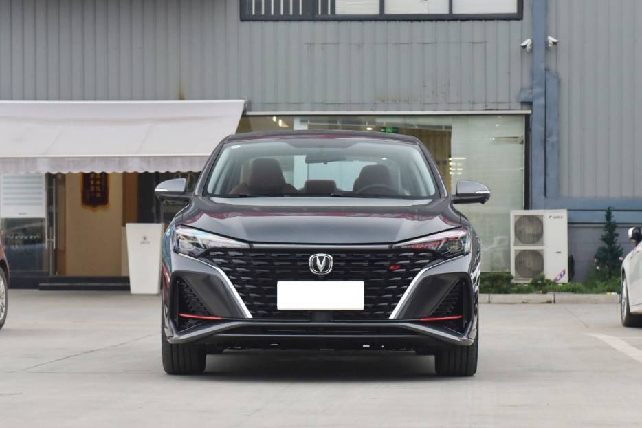 配1.4T+7DCT，这车比朗逸便宜几万，长达4米73