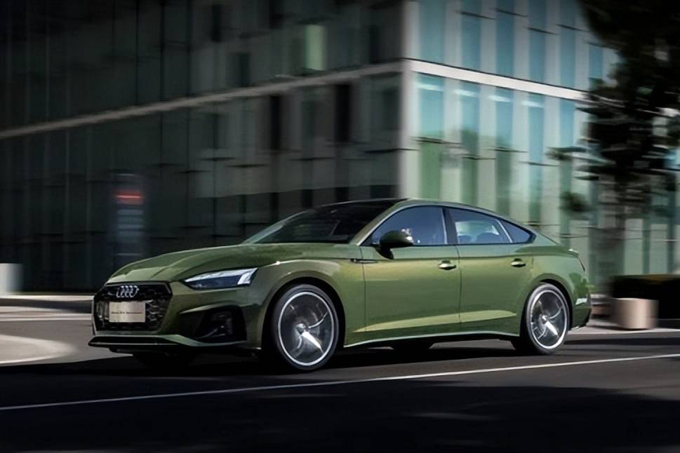 新款?yuàn)W迪A5 Sportback正式上市,38.58萬(wàn)起售