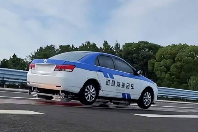 中國首創(chuàng)磁懸浮汽車！實(shí)測車速超210公里！原型車是比亞迪