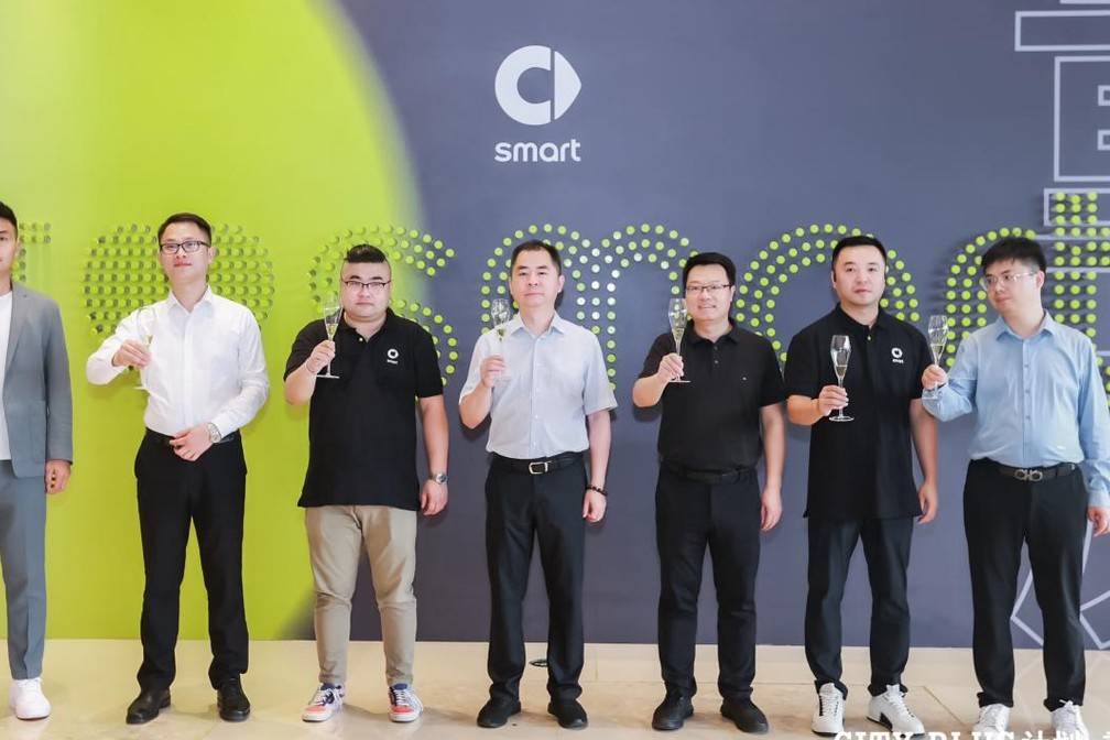 精灵再下一城，smart汽车重庆长嘉汇展厅启动