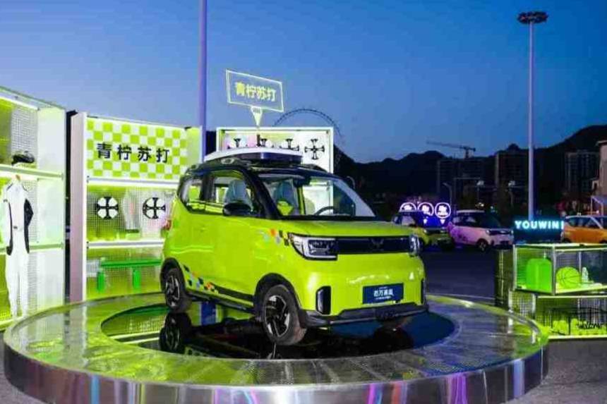 售價(jià)9.99萬起！五菱宏光MINIEV敞篷版會(huì)是年輕人首選嗎