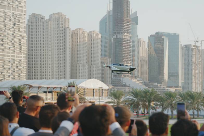 小鹏旅航者X2全球公开首飞！飞行汽车能否在2024年落地？