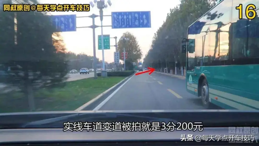 道路驾驶中如何预判左右车道路况，两种场景下的不同应对策略技巧