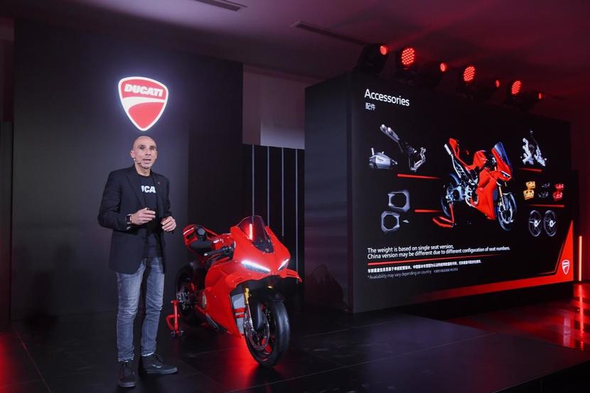 杜卡迪圣诞惊喜，品牌之夜全新Panigale V4耀目登场