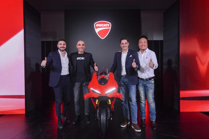 杜卡迪圣诞惊喜，品牌之夜全新Panigale V4耀目登场