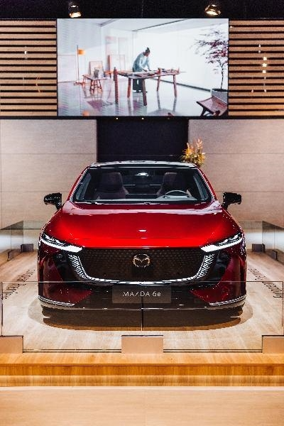 MAZDA6e耀眼亮相布鲁塞尔：全球标准与品质的融合