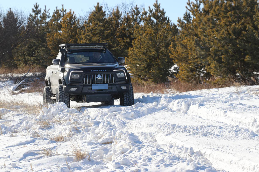 硬核动力系统征服林海雪原，中国重汽搏胜S9冰雪驾控实力解析