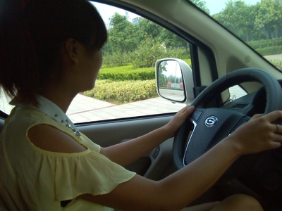 开车 加油 教我妹妹学开车上路了