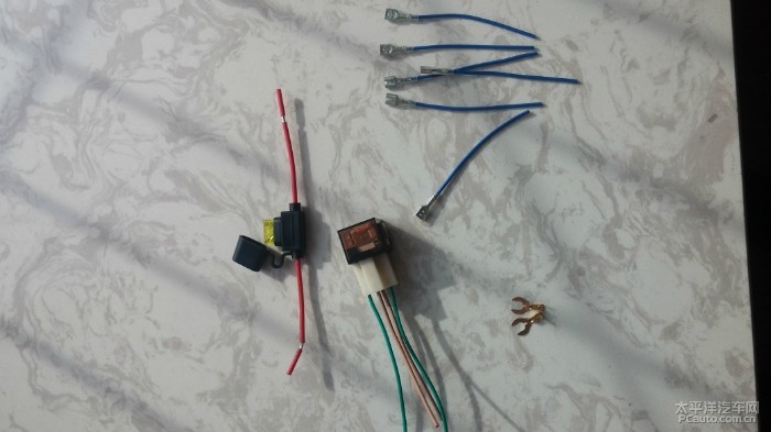 继电器,继电器对接线,5根喇叭连接插头. 哎,所以才有了标题高清图片
