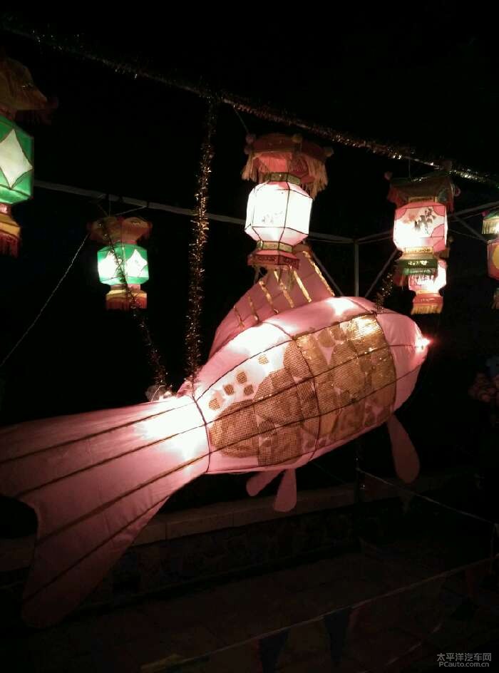 百年灯塔下 相聚元宵夜高清图片