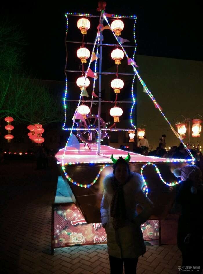 百年灯塔下 相聚元宵夜高清图片