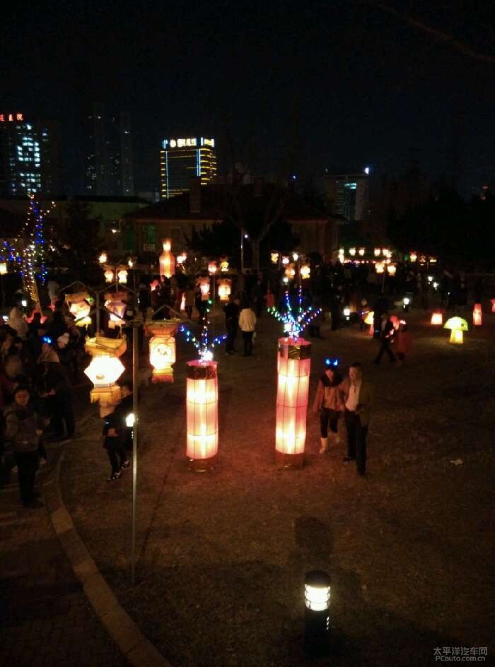 百年灯塔下 相聚元宵夜高清图片