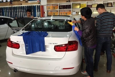 白色宝马3系提车了