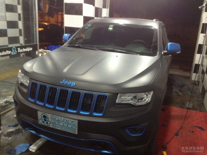 成都jeep切诺基全车改色贴膜,施工3m1080亚光黑加亚光金属高清图片