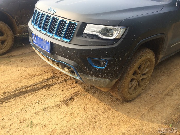 成都jeep切诺基全车改色贴膜,施工3m1080亚光黑加亚光金属高清图片