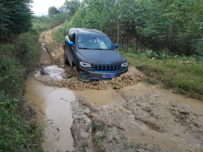 成都jeep切诺基全车改色贴膜,施工3m1080亚光黑加亚光金属高清图片