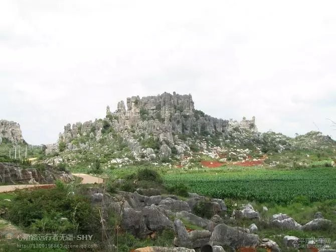 群人的基础上才能感受到旅游带来的快乐. 这是石林景区的高清图片