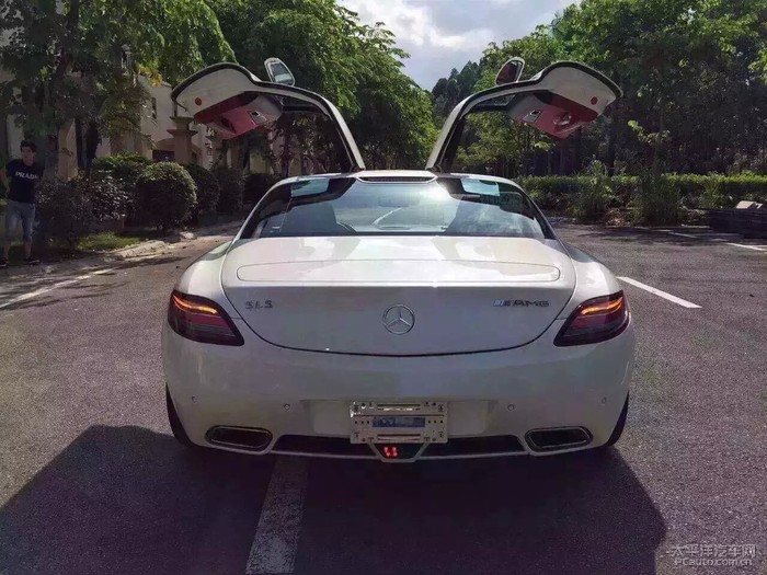 奔驰海鸥 sls 63-amg最顶级跑车,基本全新车一台.白色红内 全高清图片