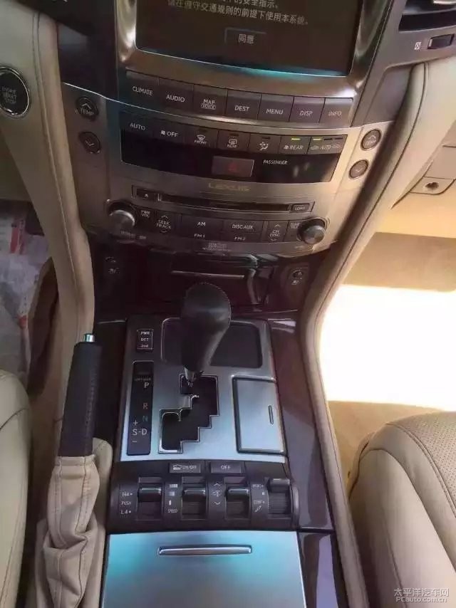 凌志lx570 白色米内、三镜头、一键启动、智能钥匙、底盘升降高清图片