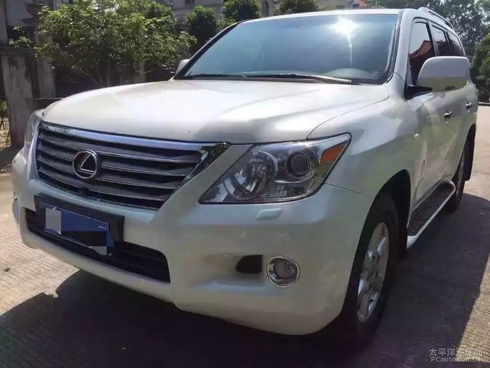 凌志lx570 白色米内、三镜头、一键启动、智能钥匙、底盘升降高清图片
