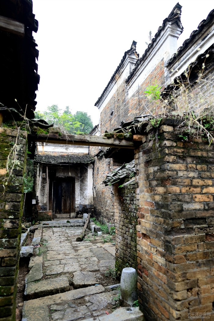 古村落,作为乡土建筑的精华,鲜明地折射出悠久的历史和民族文化的