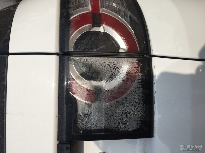 发现神行-路虎洗车，车灯漏水是正常事吗？？？？