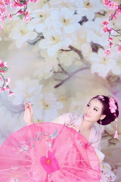 西施》李白 西施越溪女,出自苎萝山. 秀色掩今古,荷花