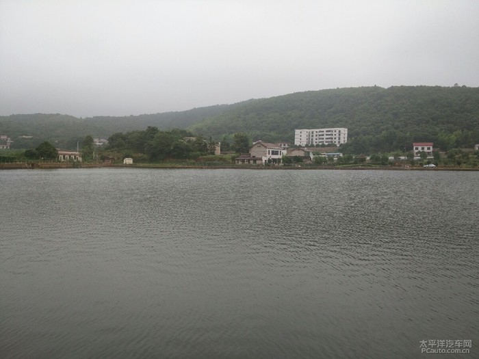 晚饭后去龙溪湖度假村散步空气清新风景好